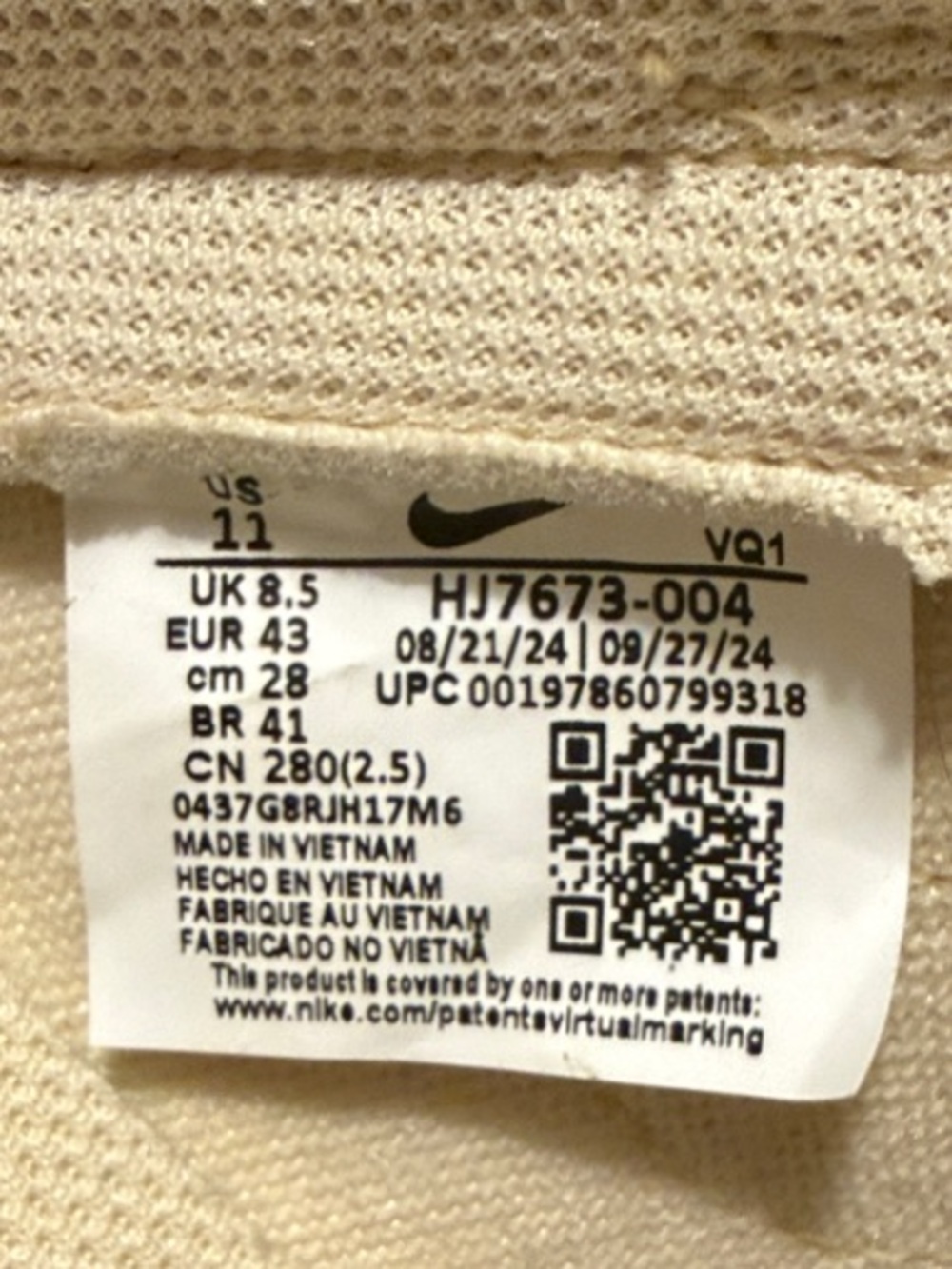 NWT!! Nike Low-Top Sneakers in Cream and Off-White - Picture 7 of 8